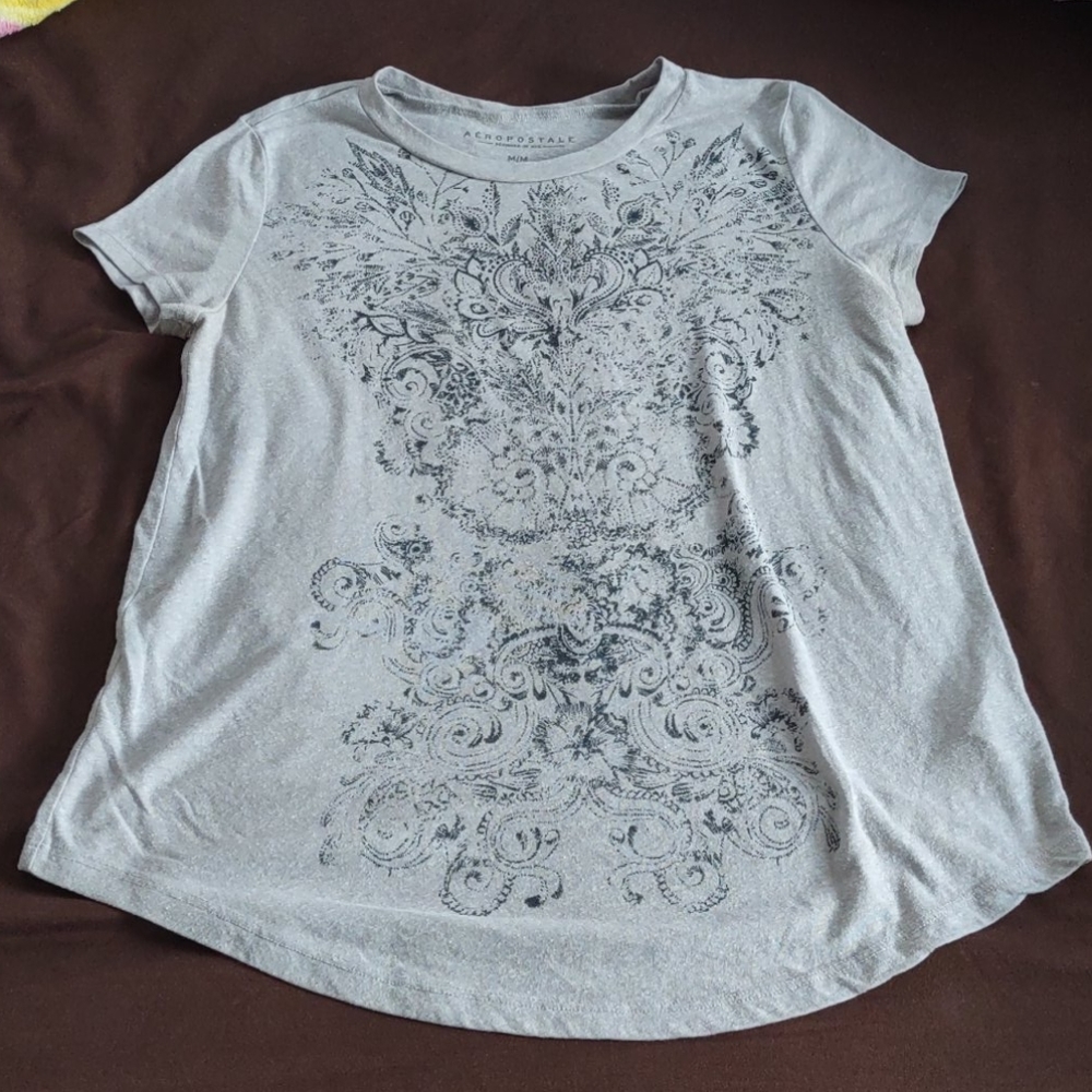 Aeropostale lightweight t-shirt w/ floral design